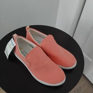Vionic Women's Peach Slip-On Sneakers
